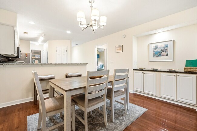 Foto del edificio - 390 Pinehurst Ln