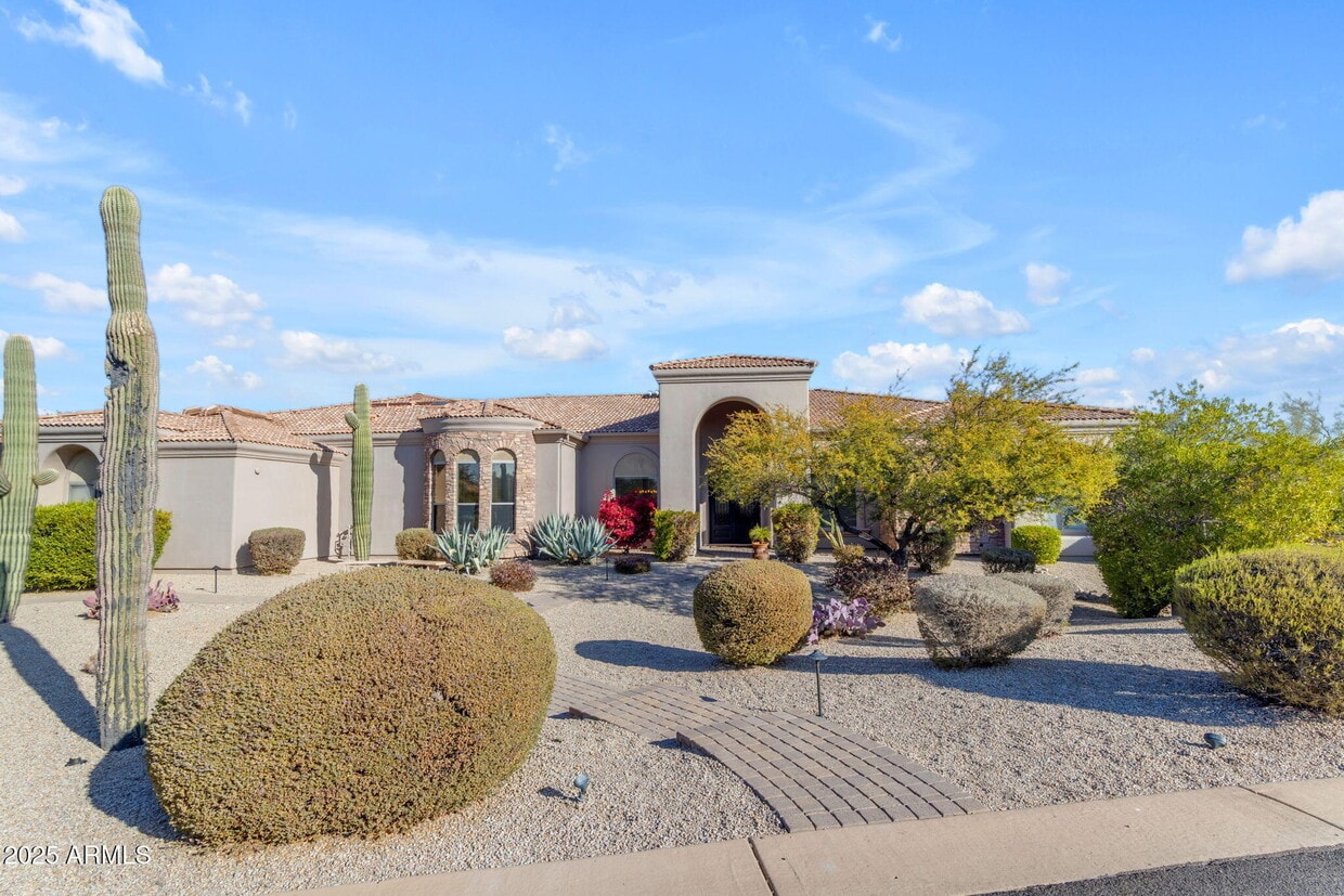 Primary Photo - 6938 E Lomas Verdes Dr