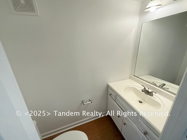 Building Photo - 4833 Sheffield Dr