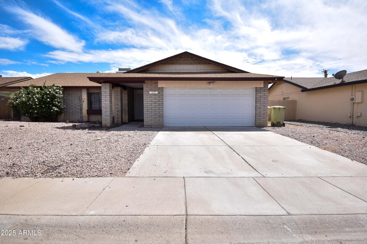 Foto principal - 6525 W Mercer Ln