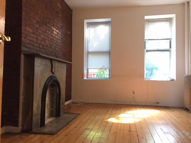 Primary Photo - 213 E 5th St