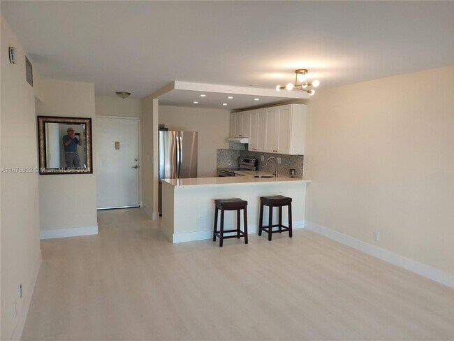 Foto del edificio - 550 Bayshore Dr