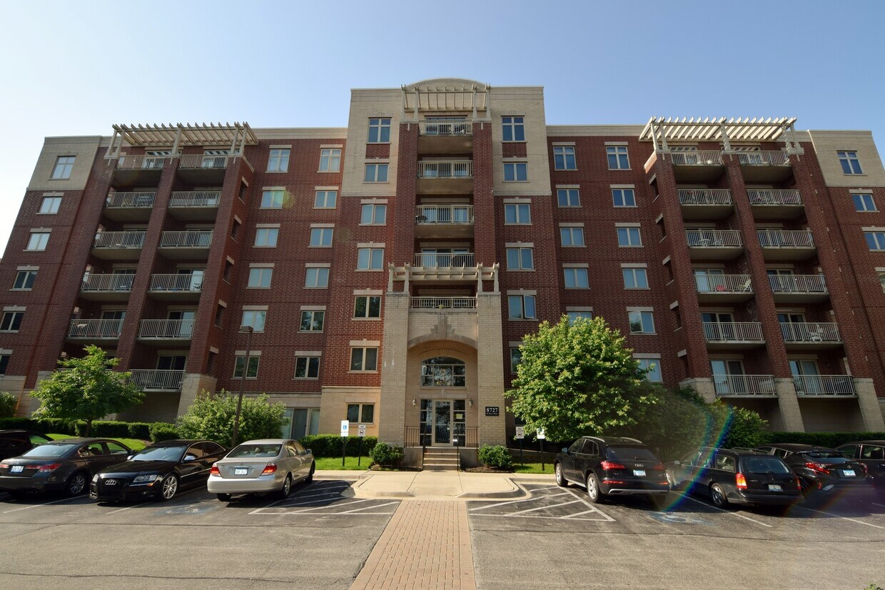 Foto del edificio - 8727 W Bryn Mawr Ave
