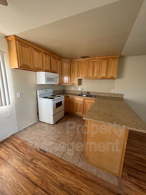 Foto del edificio - 6930 Fulton Ave