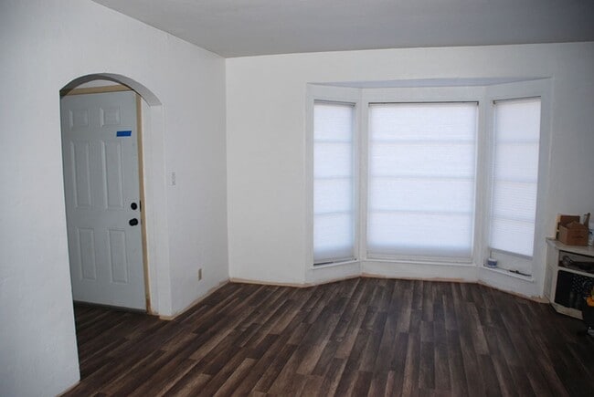 Building Photo - Charming house for rent in a great location