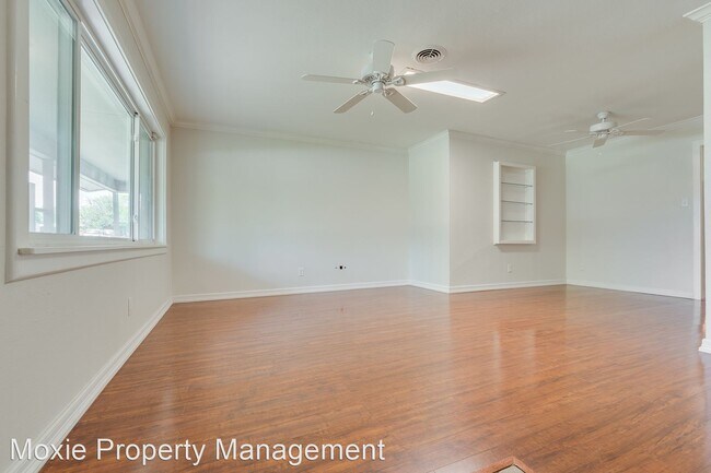 Building Photo - 3 br, 2 bath House - 4925 Lubbock Ave.