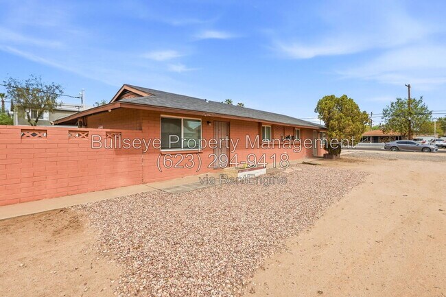 Foto del edificio - 2245 W Glenrosa Ave