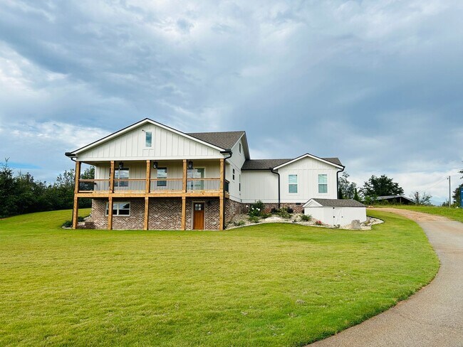 Foto del edificio - Stunning 4 bedroom 2.5 bath near Downtown Newnan! Must see!