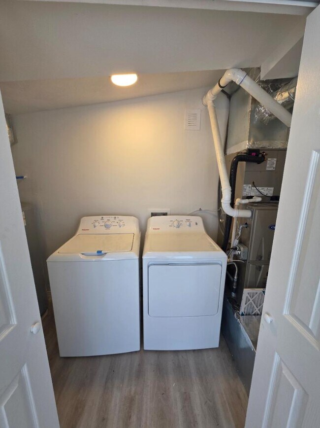 Foto del edificio - 2442 Sunset Ave