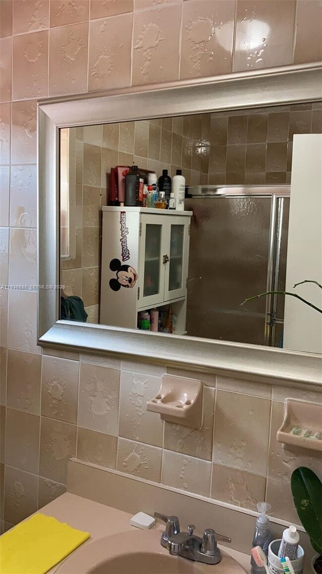 Building Photo - 2102 SW 106th Ct