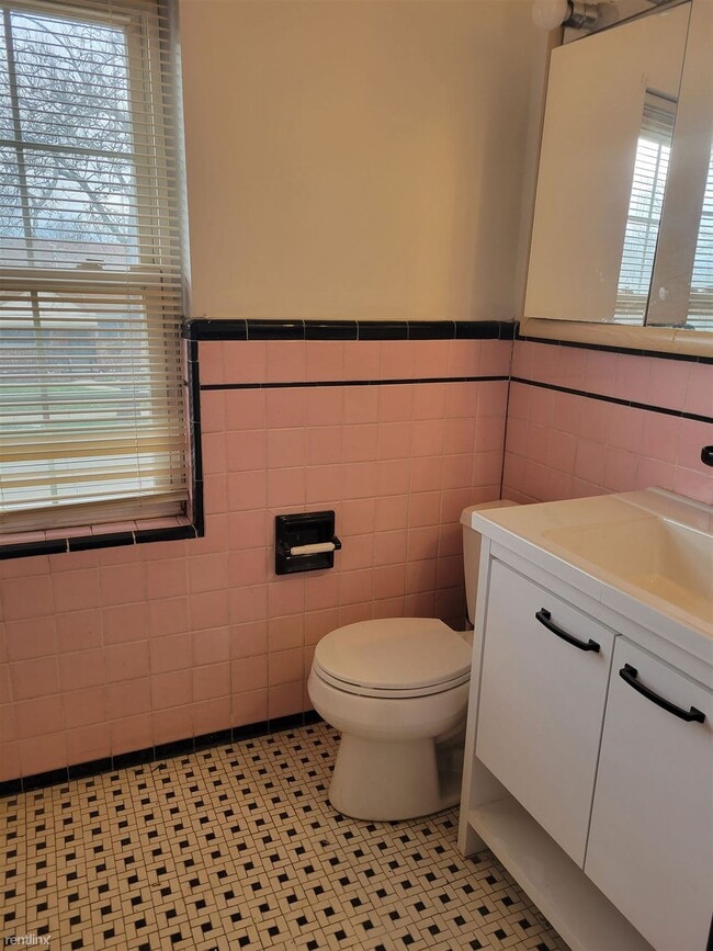 Building Photo - 3 br, 1 bath House - 2235 S Annabelle St