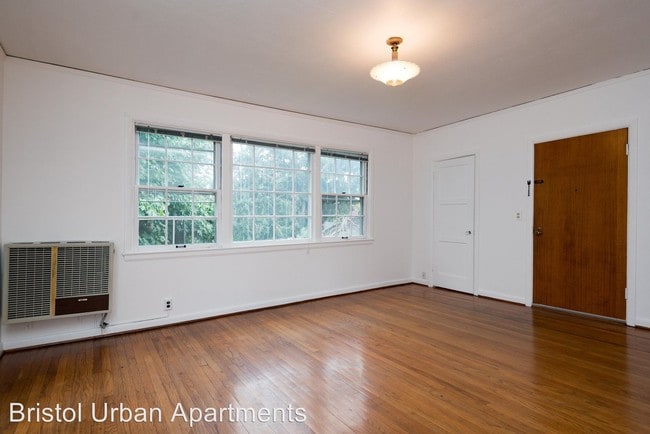 Building Photo - 5500 NE Sandycrest Terrace