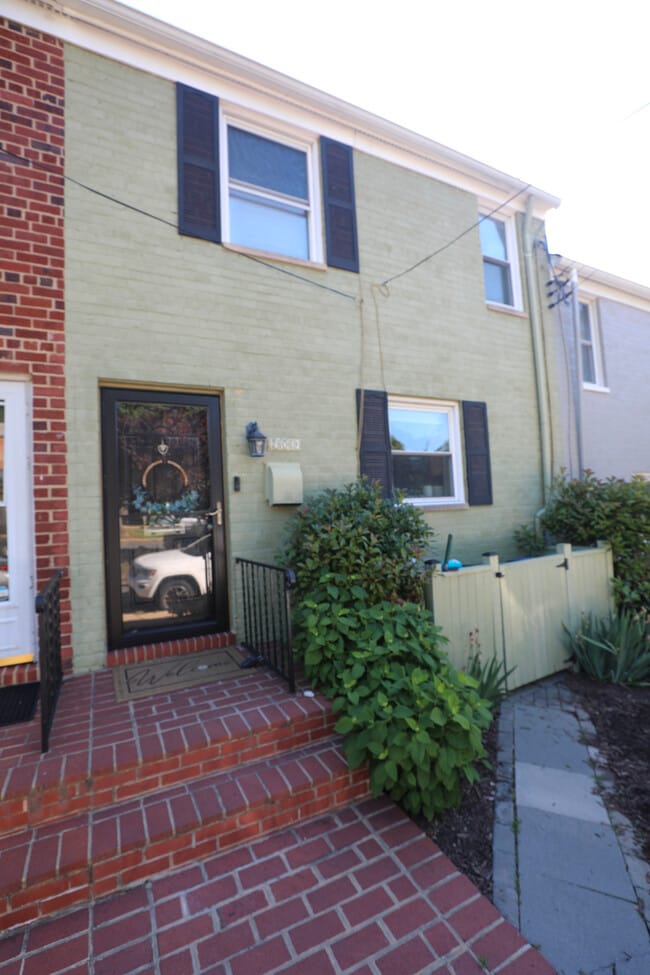 Building Photo - 209 Guthrie Ave