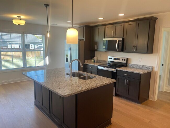 Foto del edificio - 717 Sheldrake Ln