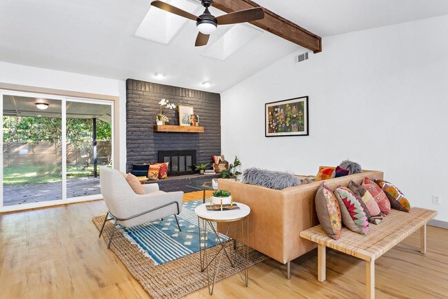 Foto del edificio - 1304 Armadillo Rd