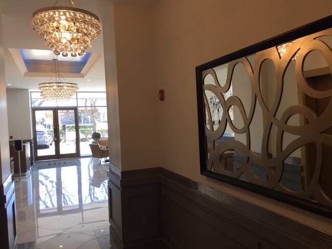 Lobby - 44 Strawberry Hill Ave