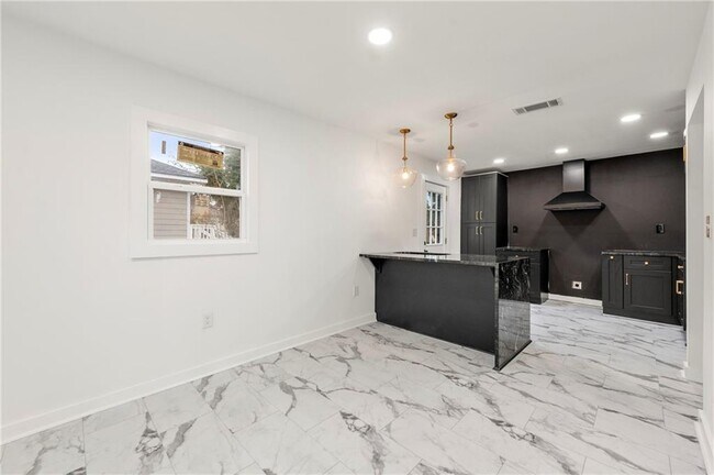 Building Photo - 641 Hamilton E Holmes Dr NW