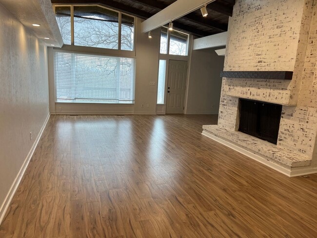 Building Photo - 4 Bedroom 2 bath home near lake Tenkiller ...