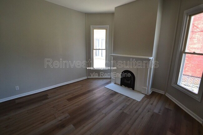 Foto del edificio - 239 Forest Ave