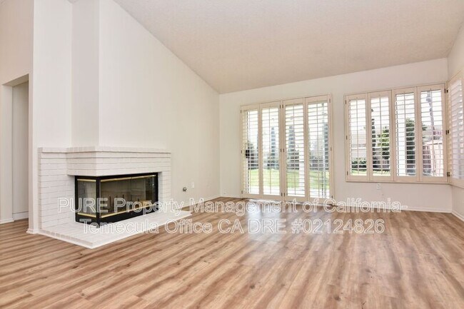 Foto del edificio - 28169 Orangegrove Ave