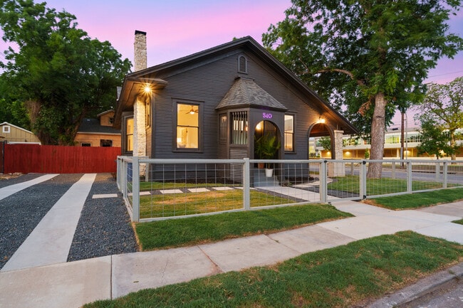 Building Photo - 540 Adams St