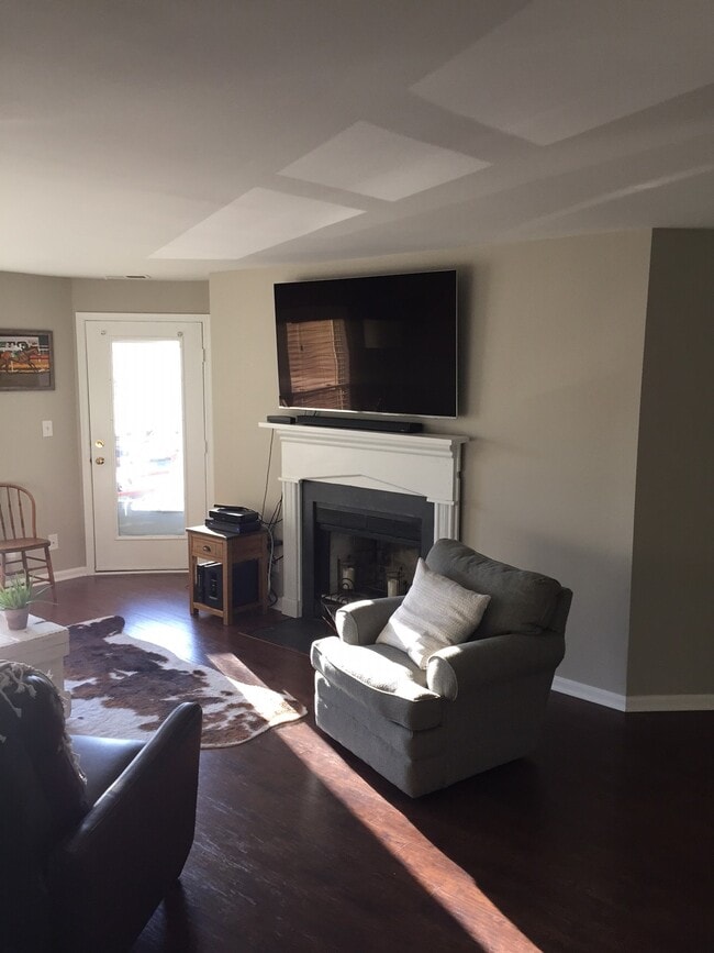 living room - 605 Admiral Dr