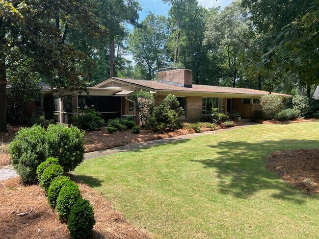 Foto del edificio - 903 Whitney Dr