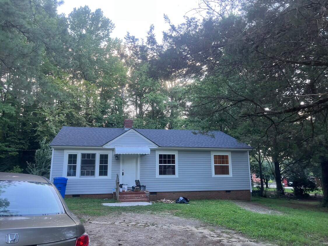 Primary Photo - 211 Emory St W