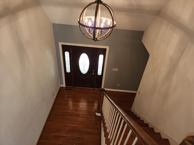 Building Photo - Incredible Spacious Home in Five Lakes!