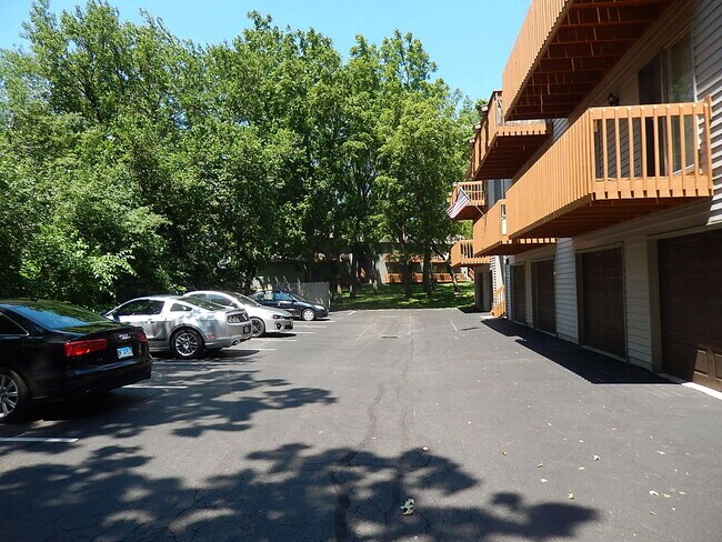 Foto del edificio - 375 Woodridge Cir