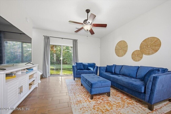 Foto del edificio - 446 Scrub Jay Dr