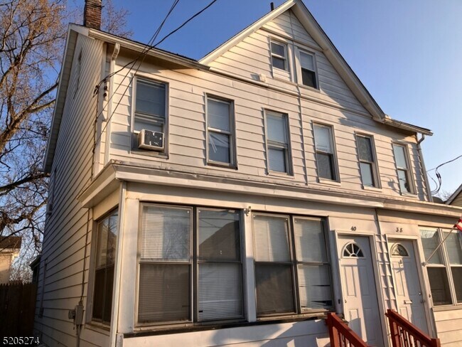 Building Photo - 40 Davis St