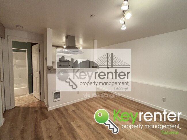 Building Photo - 323 S 30th St