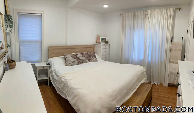 Foto del edificio - 30 Taunton Ave