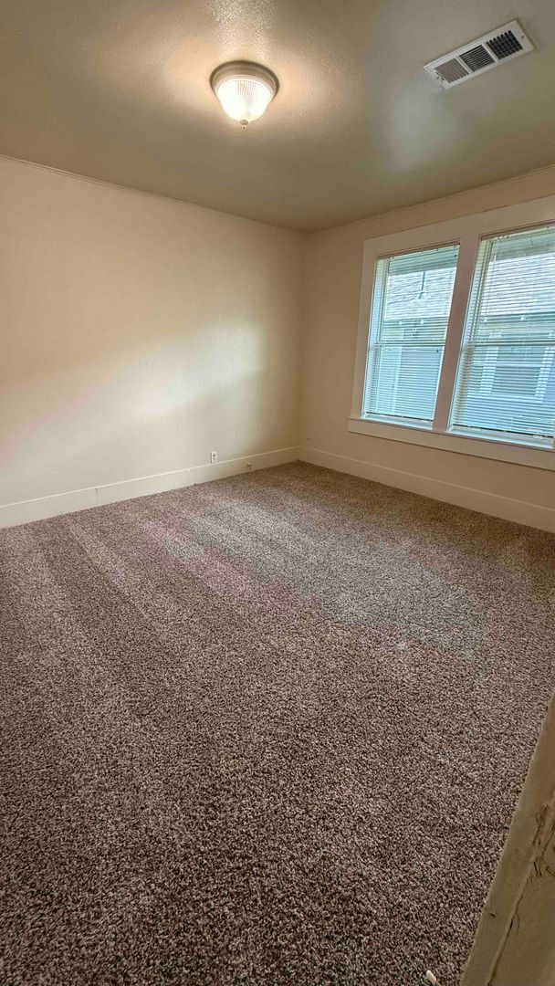 Foto del edificio - 4 Bedroom/2 Bath Home- Walking distance to...