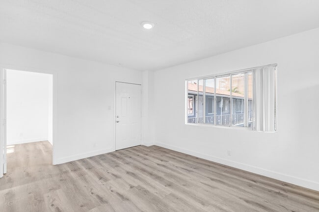 Building Photo - 1805 W 80th St