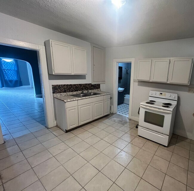 Foto del edificio - 2 Bedroom Lower Duplex Milwaukee