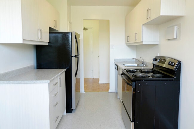 Building Photo - Birchbank Court