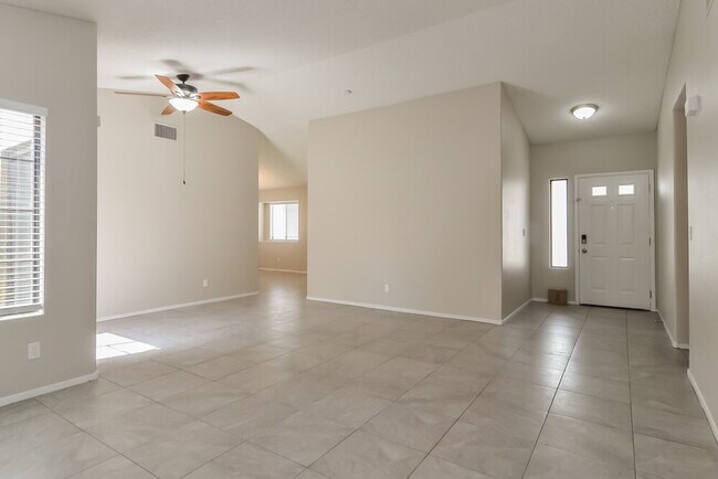 Foto del edificio - 2058 Waverly Cir