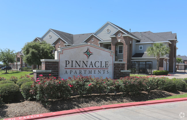 Building Photo - Pinnacle Apartments