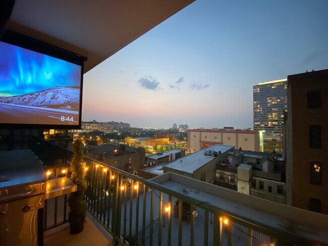Foto del edificio - 340 W Superior St