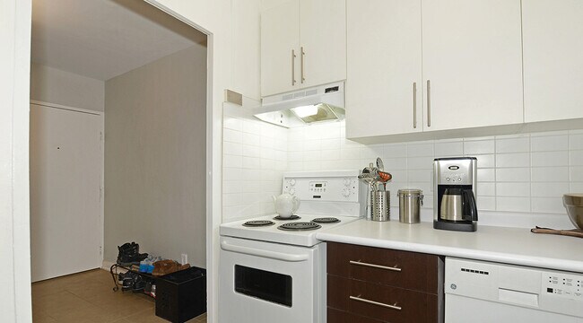 Building Photo - Pleasant Manor