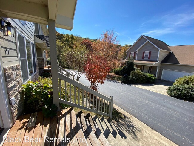 Building Photo - 2 br, 3 bath House - 122 Rotunda Circle