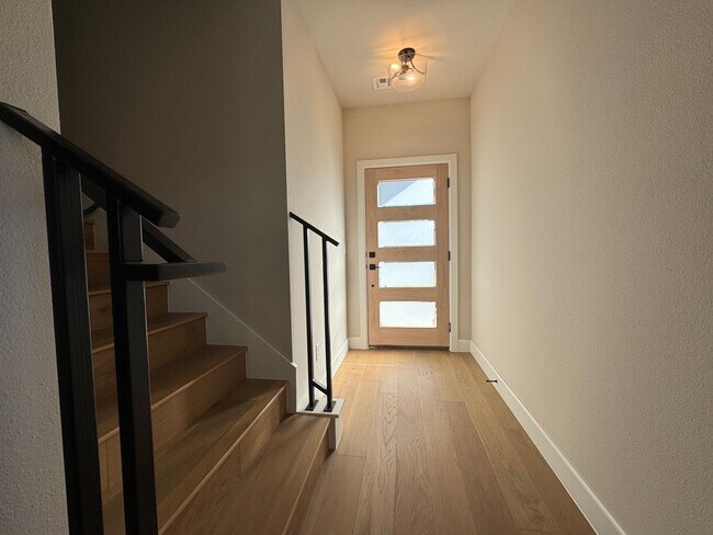 Foto del edificio - BRAND NEW - 4 bed - 3 bath - 2 car with fenced yard!