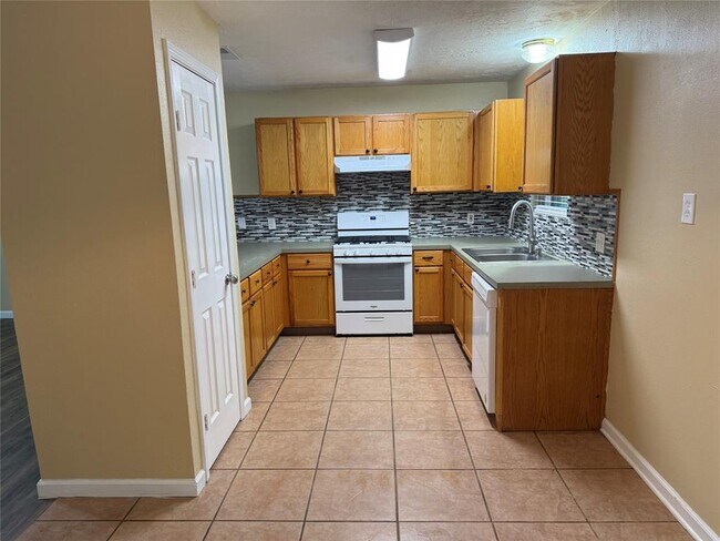 Foto del edificio - 200 Shadow Oaks Dr