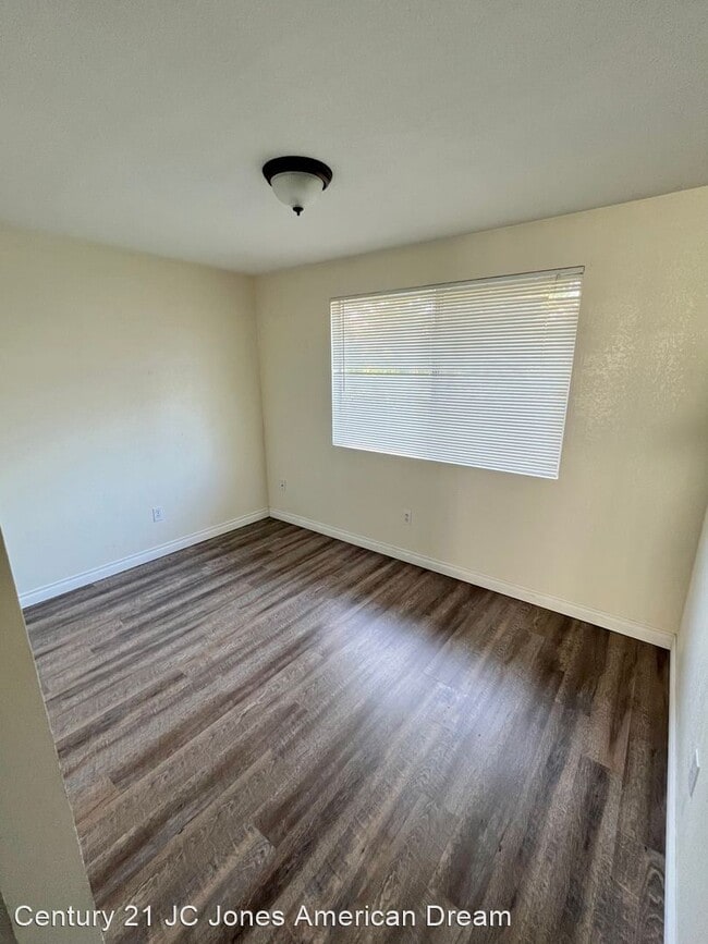 Building Photo - 2 br, 1 bath House - 727 SW Bridge Street #2B