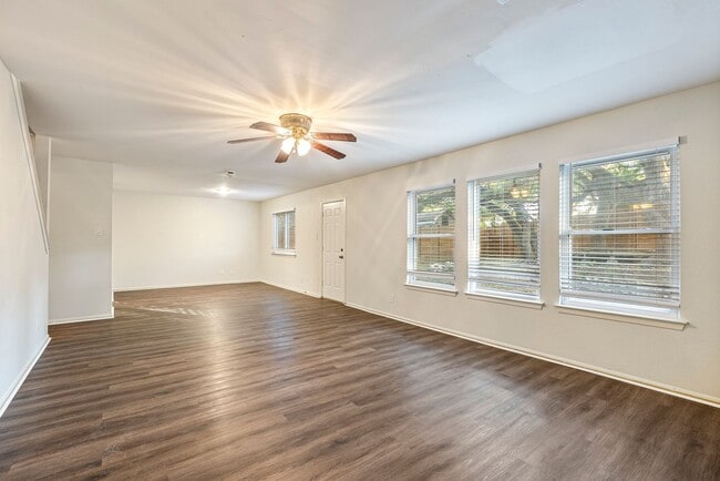 Building Photo - Homey Comfort with Spacious Yard in North Austin