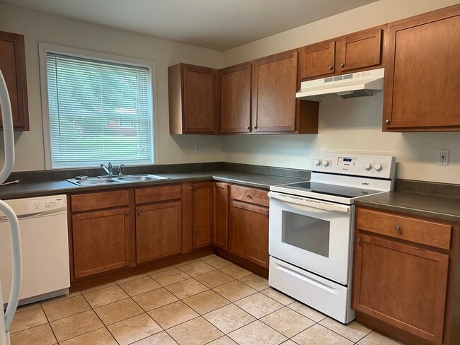 Building Photo - 175 Kendall Ave