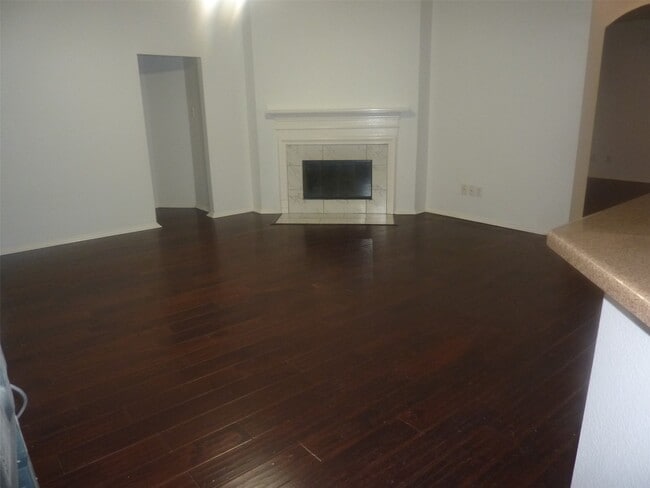 Building Photo - 919 Spring Source Pl