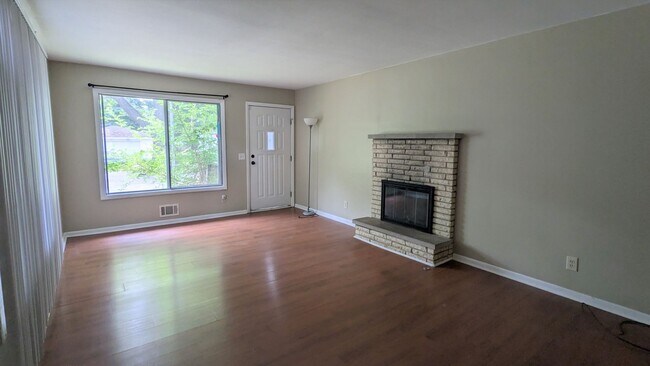 Foto del edificio - 1264 Flower Ave